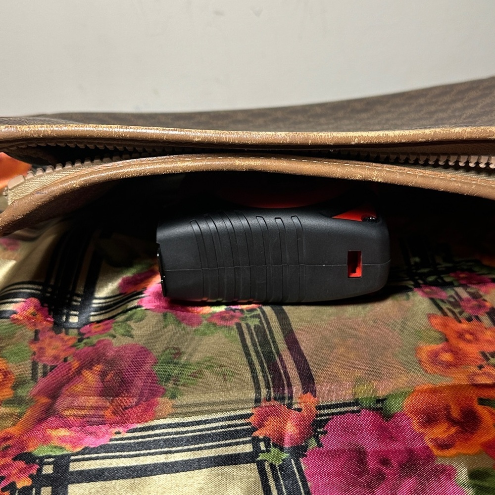 Vintage Celine clutch. - Picture 7 of 13